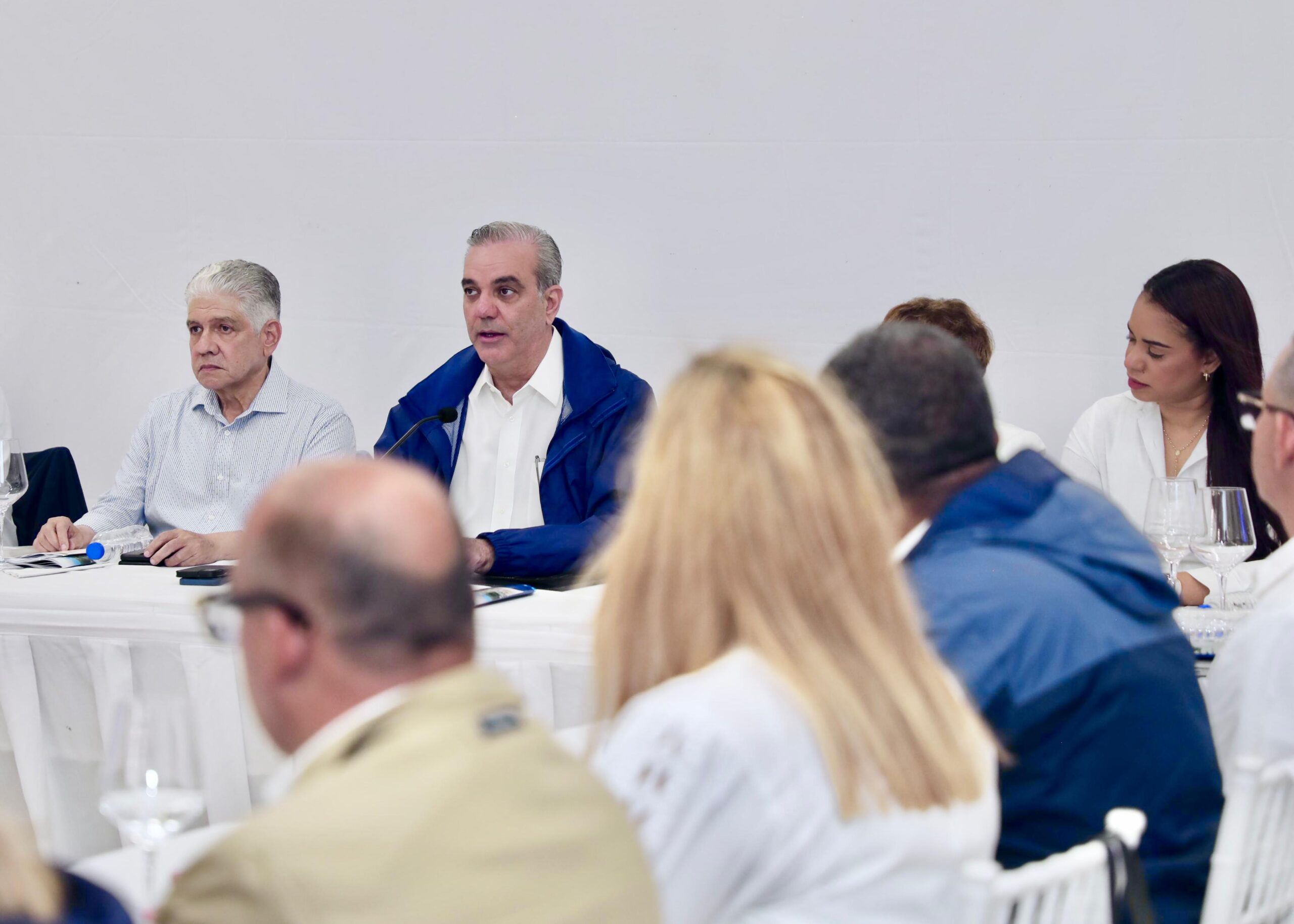 Abinader evalúa obras en curso, fija prioridades para 2026 y reafirma compromiso de extender estos encuentros a otras provincias