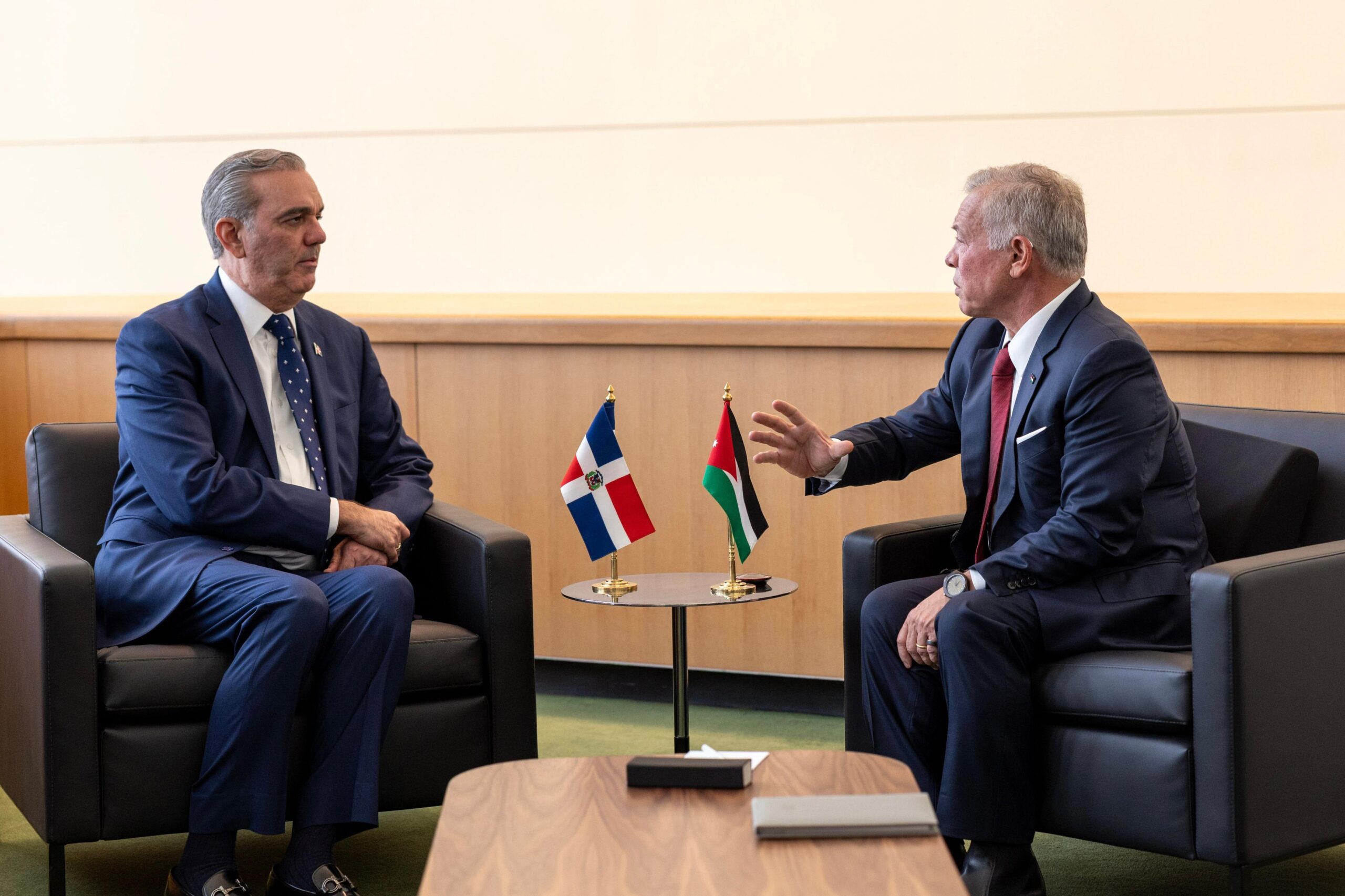Presidente Abinader se reúne con el rey Abdullah II de Jordania