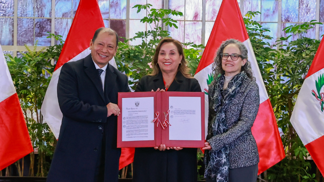 Dina Boluarte Zegarra lidera ceremonia de creación de la comisión multisectorial para promover la formalización laboral en el Perú