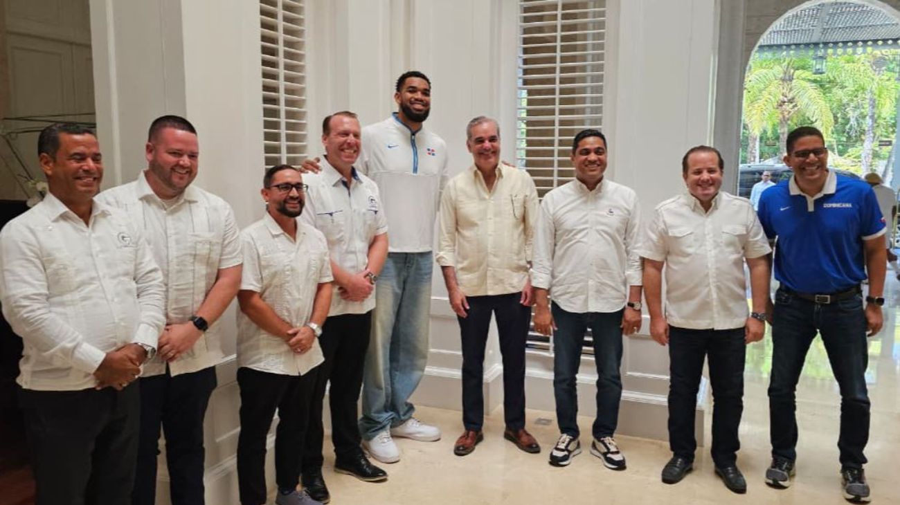 Abinader anuncia construcción de arena para baloncesto en Tamboril