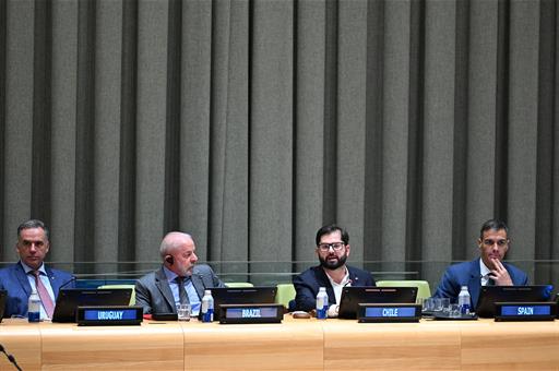 Presidentes de Uruguay, Brasil, Chile y España asisten a la segunda edición del foro en defensa de la democracia.