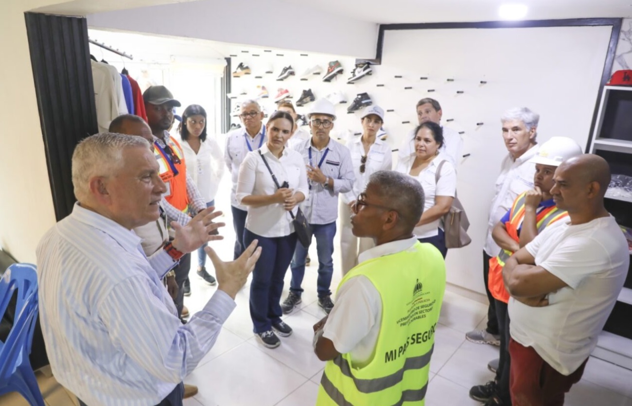 Edeeste y Banco Mundial recorren proyecto de rehabilitación de redes en Los Guaricanos