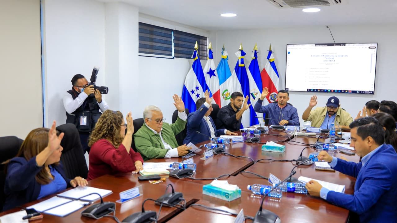 Asamblea Legislativa agiliza proceso de legalización de terrenos para familias vulnerables en Jiquilisco