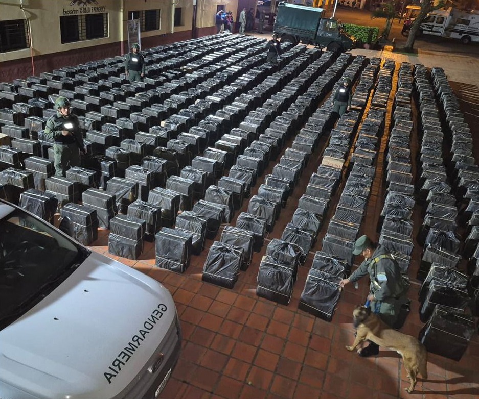 Formosa: interceptan camión térmico con bandera paraguaya y 306.000 atados de cigarrillos de contrabando