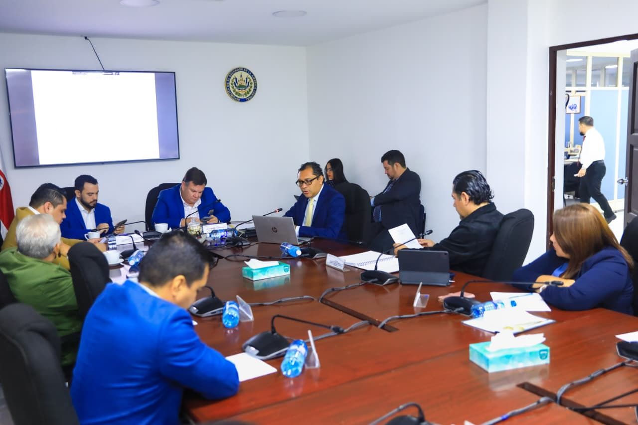Dictamen recomienda reforzar fondos para Hacienda y cumplir con la gestión fiscal