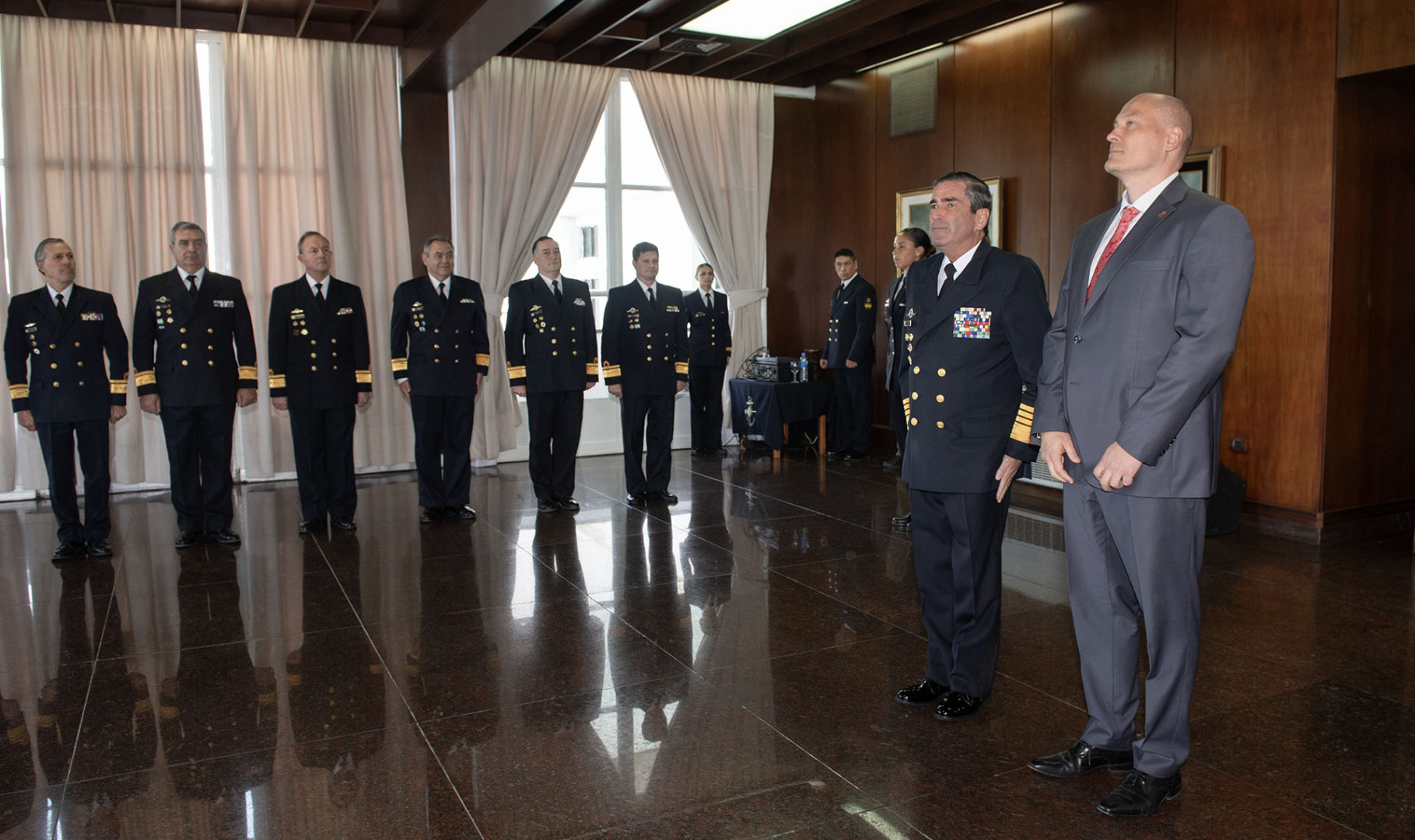 Bulgaria condecora a oficial de la Armada Argentina