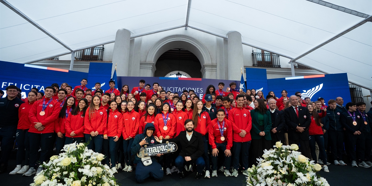 Boric encabeza recepción a deportistas del Team Chile tras su participación en Panamericanos Junior de Asunción 2025 y Mundiales de Chengdu