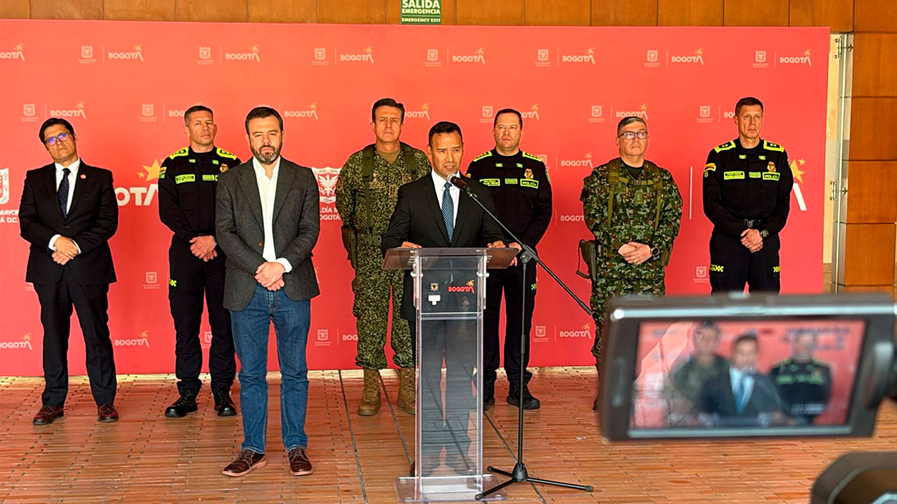 Cartera informa que evalúa establecer zonas especiales de seguridad y uso de fumigación aérea para hacer frente a ataques contra la fuerza pública