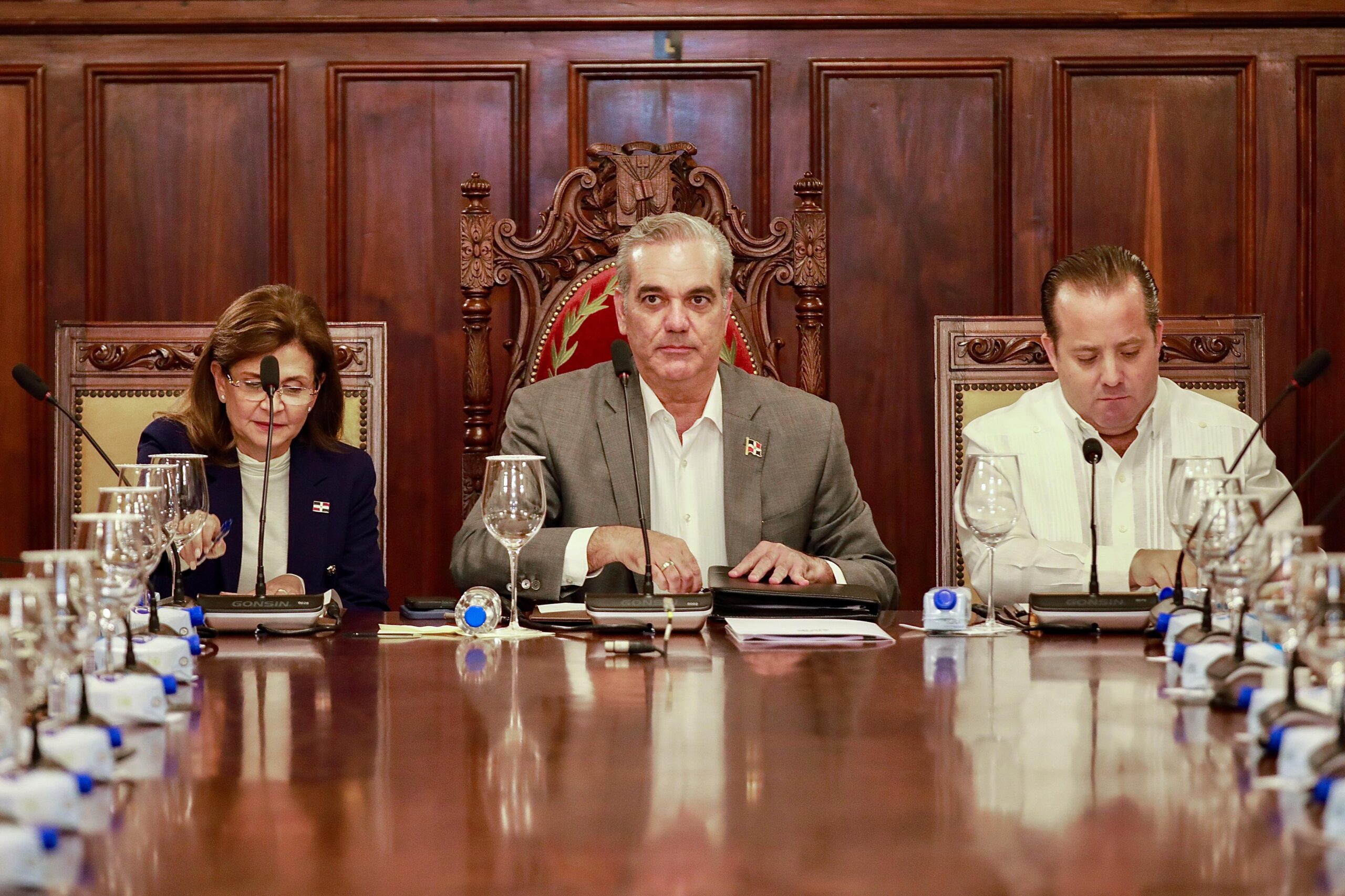 Consejo de Ministros examina sanciones y tipos penales para la Administración pública en el nuevo Código Penal Dominicano y en la Ley de Contrataciones Públicas