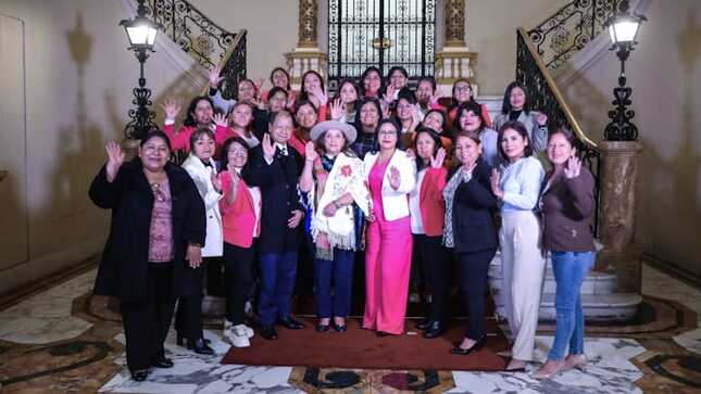 Gobierno central garantiza presupuesto para distritos vulnerables y reitera apoyo a alcaldesas del Perú