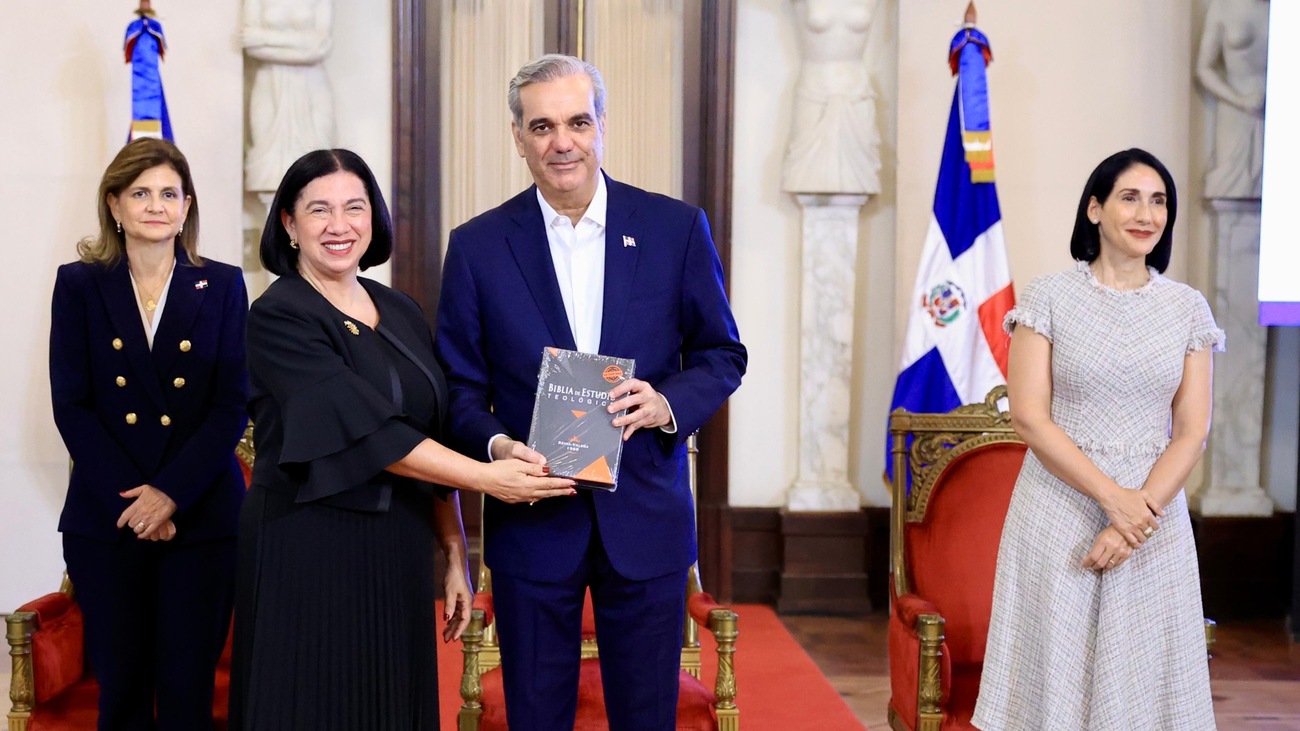 Celebración del Día Nacional de la Biblia en el Palacio Nacional, a cargo de la Oficina de Enlace Cristiano