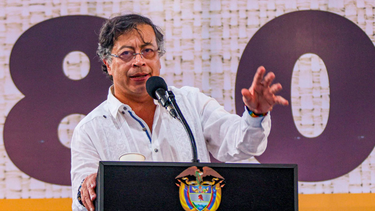 Petro advierte que entregar tierras sin producción podría volver a manos de grupos armados ilegales