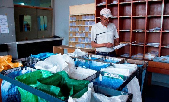 Aranceles de Estados Unidos afectan al sistema postal global