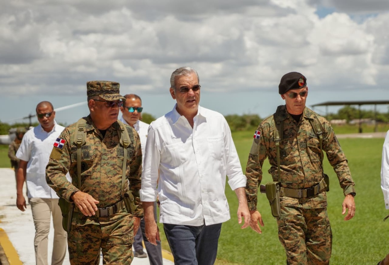 Presidente Abinader supervisa avances de segunda etapa de verja perimetral y da inicio a sistema de videovigilancia para la frontera