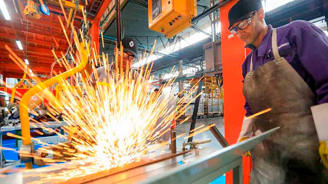 Ministerio de Defensa reorienta inversiones para impulsar la industria nacional