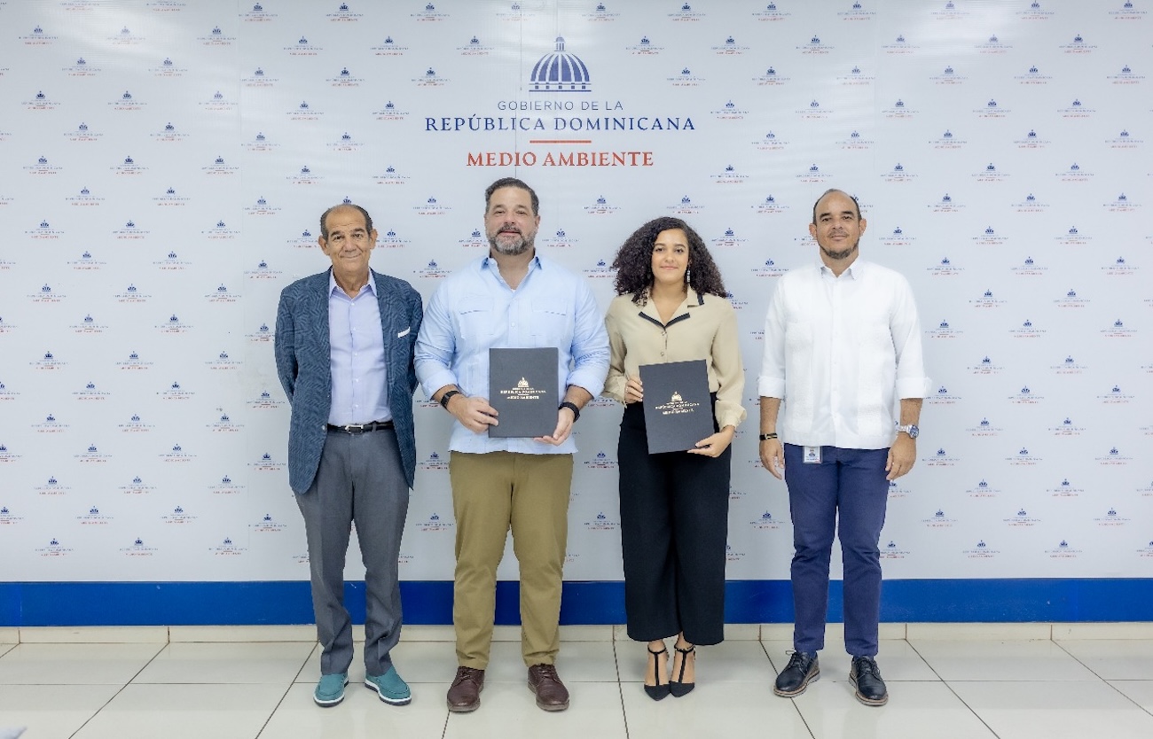 Ministerio de Medio Ambiente firma acuerdos para fortalecer la conservación marina y costera