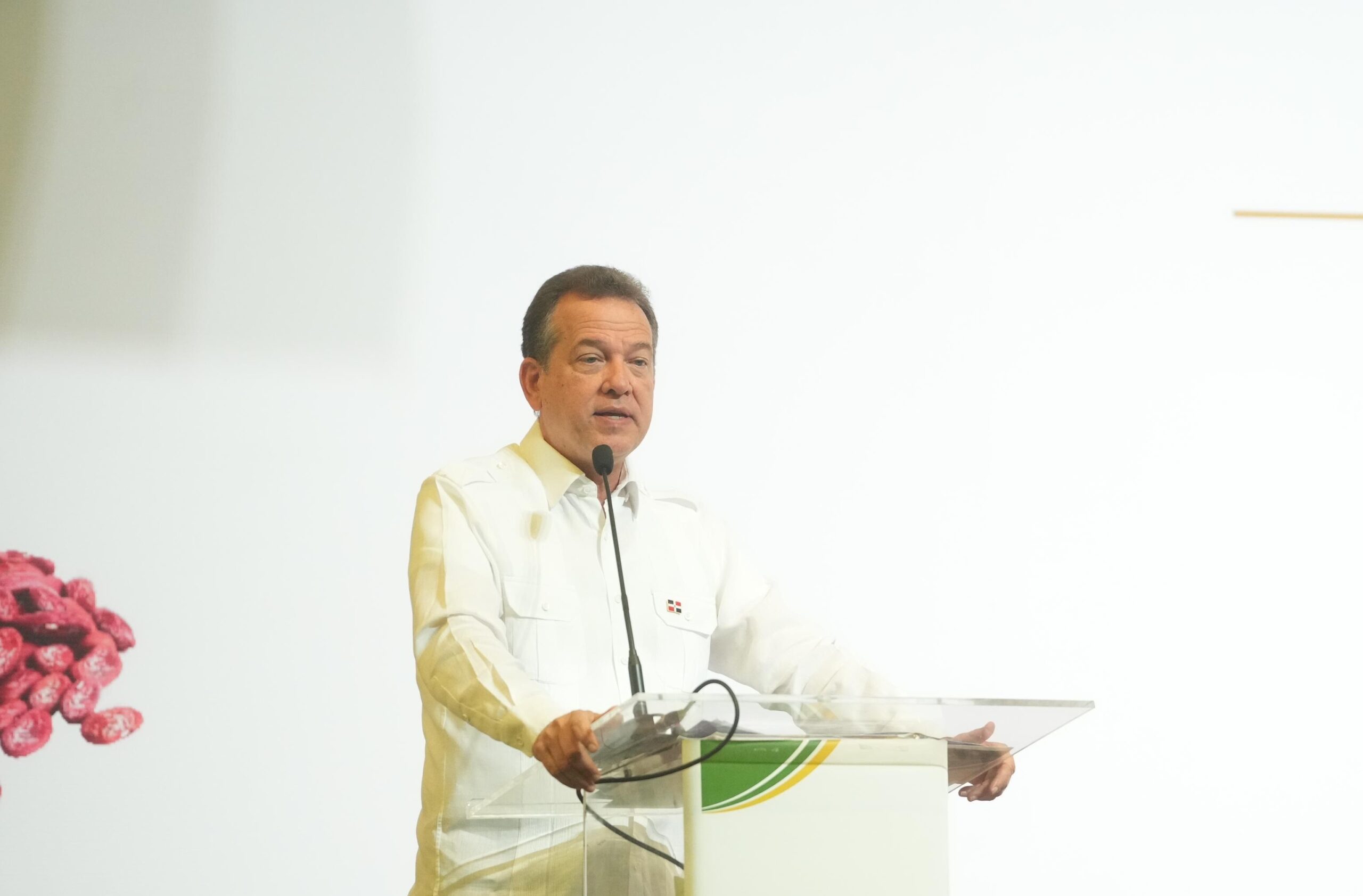 Ministro Víctor Bisonó afirma que se acompaña al campo para abrir más mercados y fortalecer la agroindustria