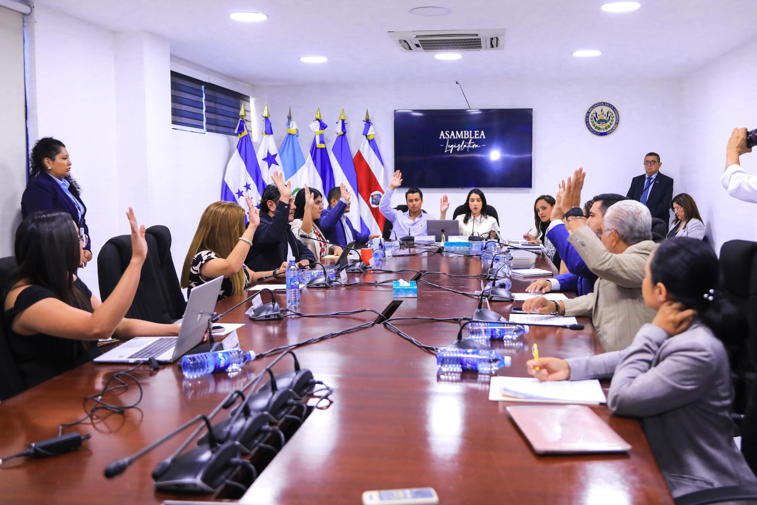 Propuesta de ley busca promover uso seguro y eficiente de la energía geotérmica en El Salvador