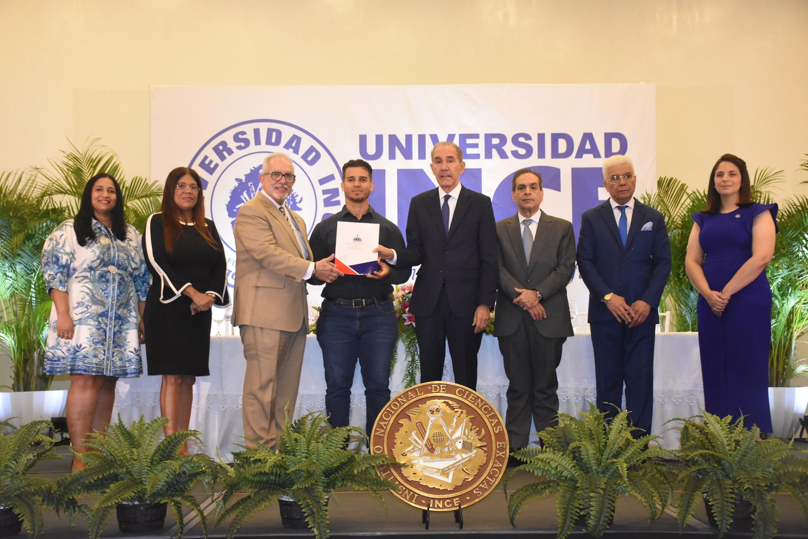Mescyt otorga 27 becas nacionales a estudiantes de la Universidad INCE para carreras STEAM