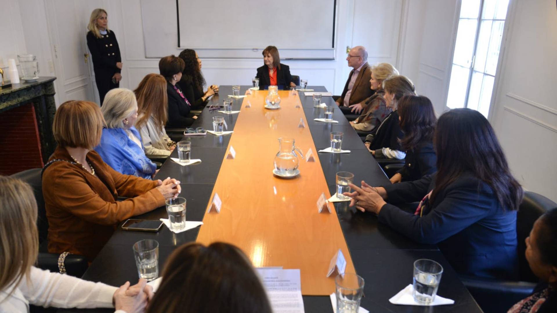 Bullrich se reunió con el Grupo Internacional de Mujeres Líderes