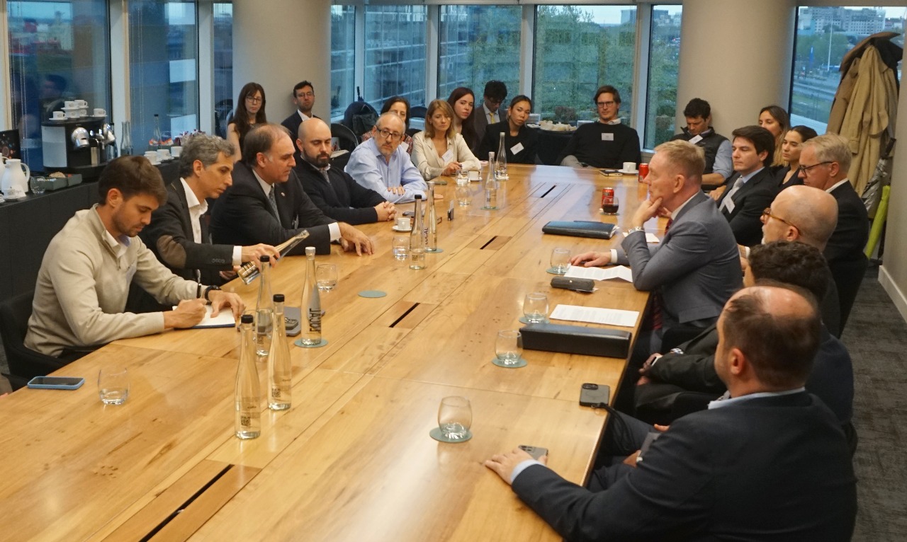 Embajada del Reino Unido organiza mesa de diálogo sobre Open Finance