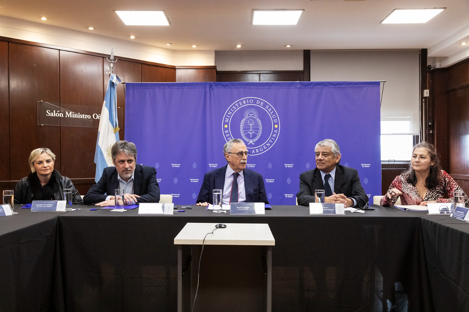 Lugones encabezó reunión de la Comisión Nacional para el Control de la Resistencia Antimicrobiana