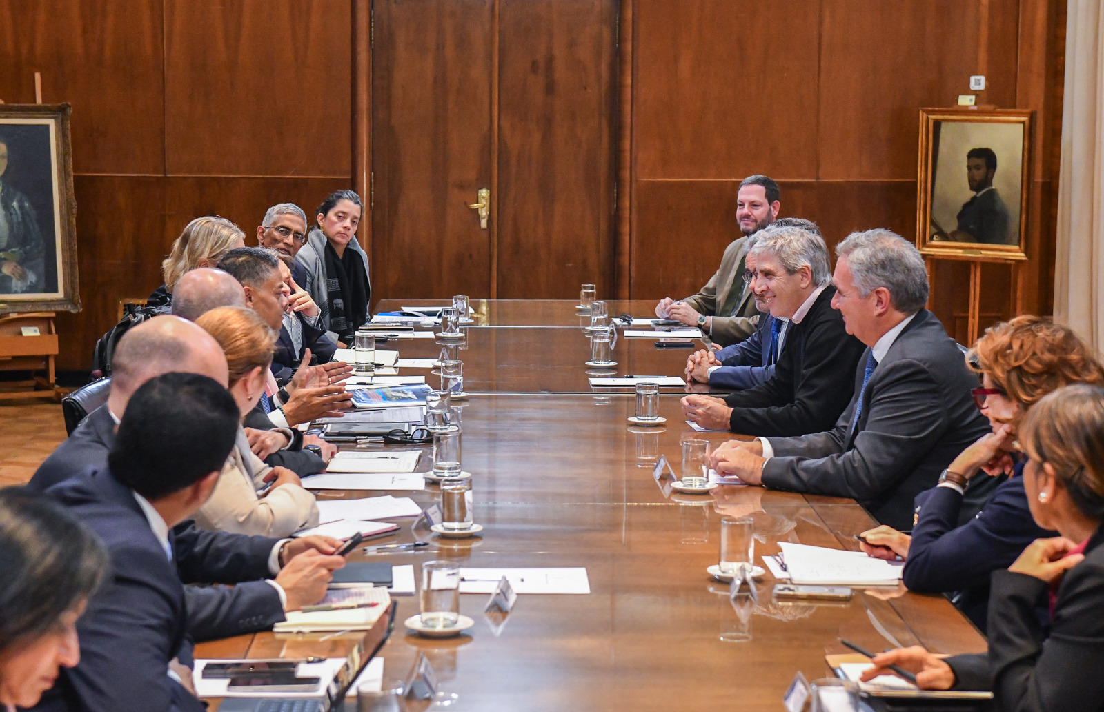 Ministerio de Economía se reunió con delegación de directores del Banco Mundial para fortalecer la colaboración con el país
