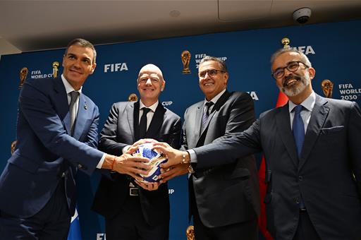 Pedro Sánchez se reúne con el presidente de la FIFA y con organizaciones del Mundial 2030