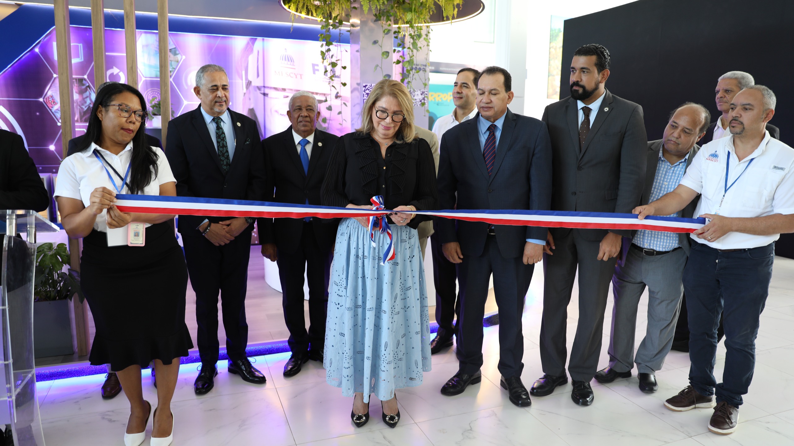 Mescyt inaugura pabellón en Feria Internacional del Libro 2025