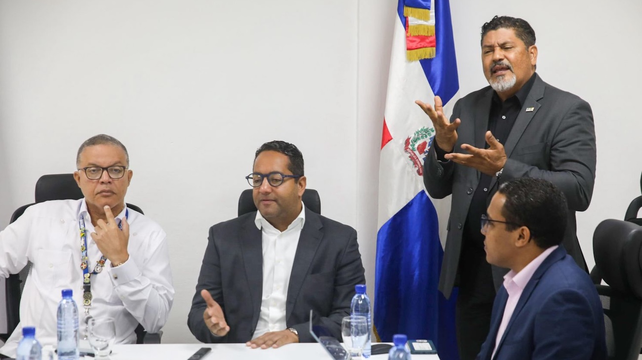 Conadis se reúne con la comunidad sorda para promover el aprendizaje de la lengua de señas en el país
