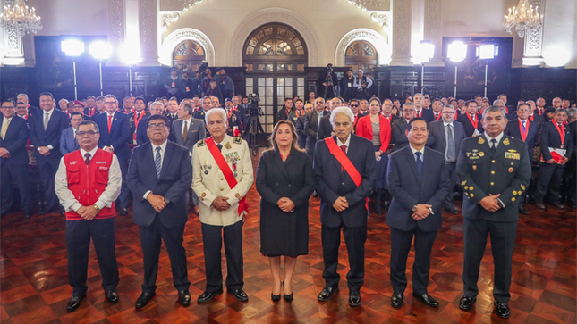 Presidenta de Perú honra a quienes entregaron sus vidas luchando contra el terrorismo y enfrentaron acusaciones injustas por años