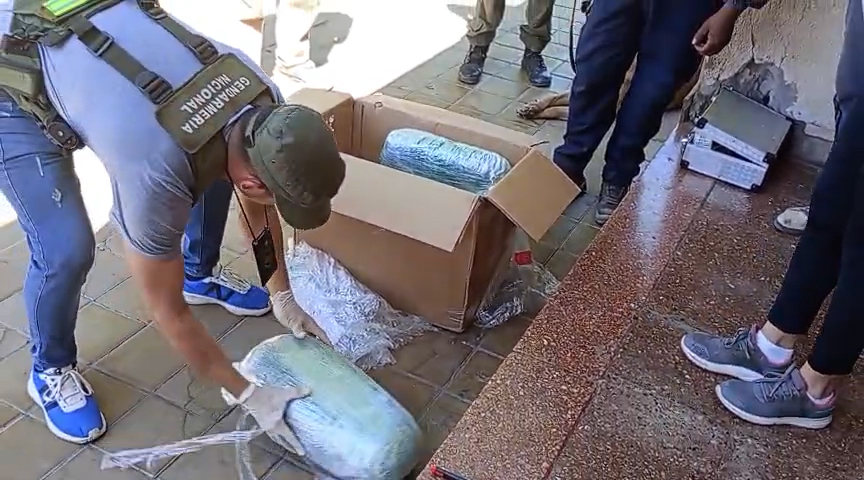 En San Juan, reclaman una encomienda con droga y quedan detenidos