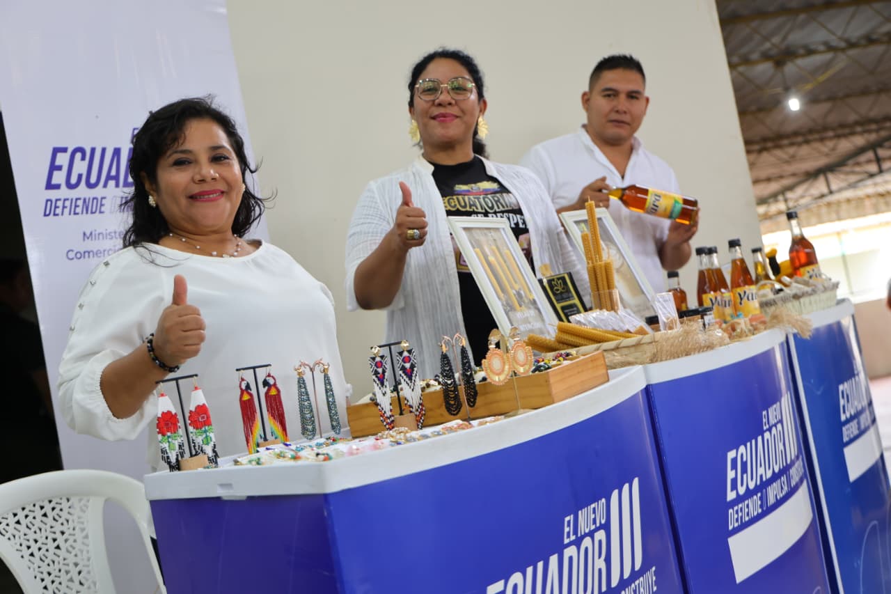 Noboa presenta acciones para fomentar el emprendimiento en El Oro; entrega 2.000 Bonos Emprende y firma convenio con CONGOPE