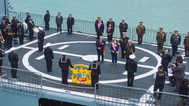 Presidenta rinde homenaje al almirante Miguel Grau y subraya papel de la Marina en lucha contra remanentes del terrorismo y narcotráfico
