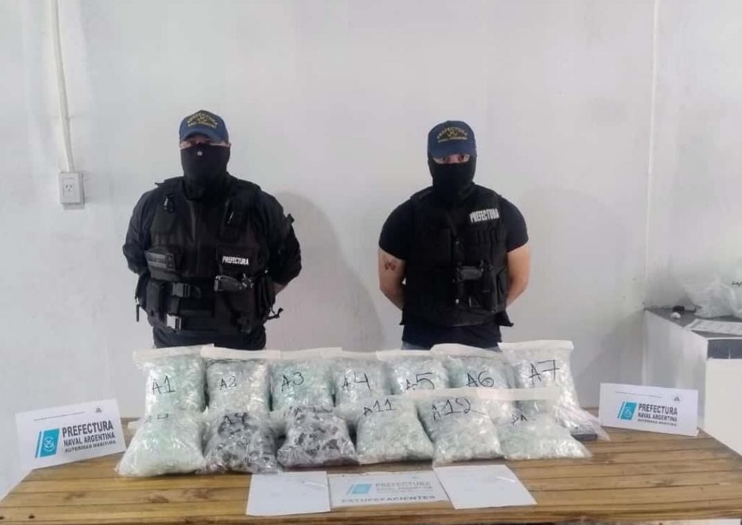 Allanamientos de la Prefectura en Puerto General San Martín dejaron 5 detenidos y secuestraron más de 6.000 dosis de cocaína