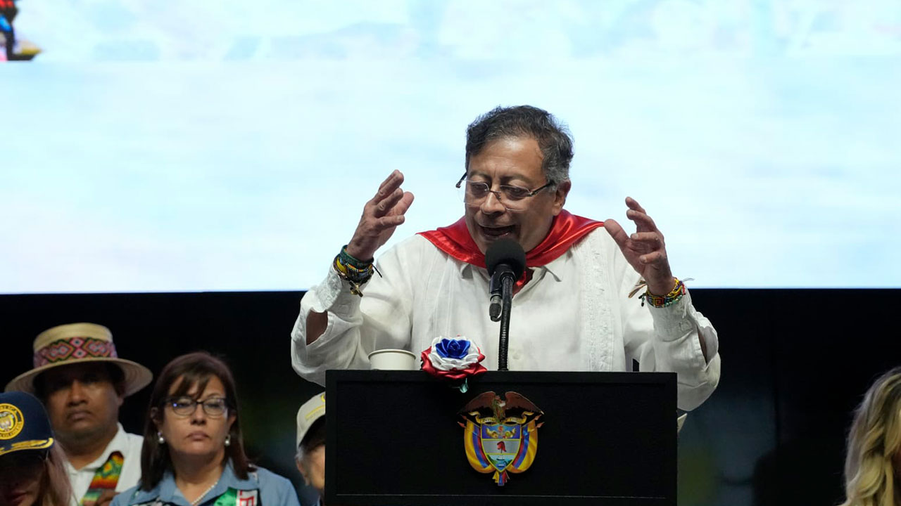 Presidente Petro dice que su administración demuestra cómo se construye justicia, economía y riqueza