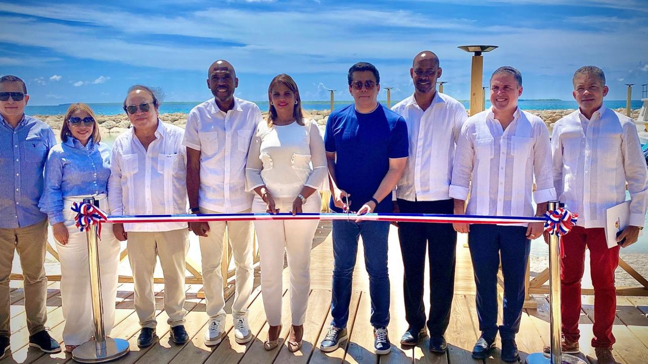 Ministerio de Turismo entrega muelle en Caleta, La Romana con inversión de 34,455,380 pesos
