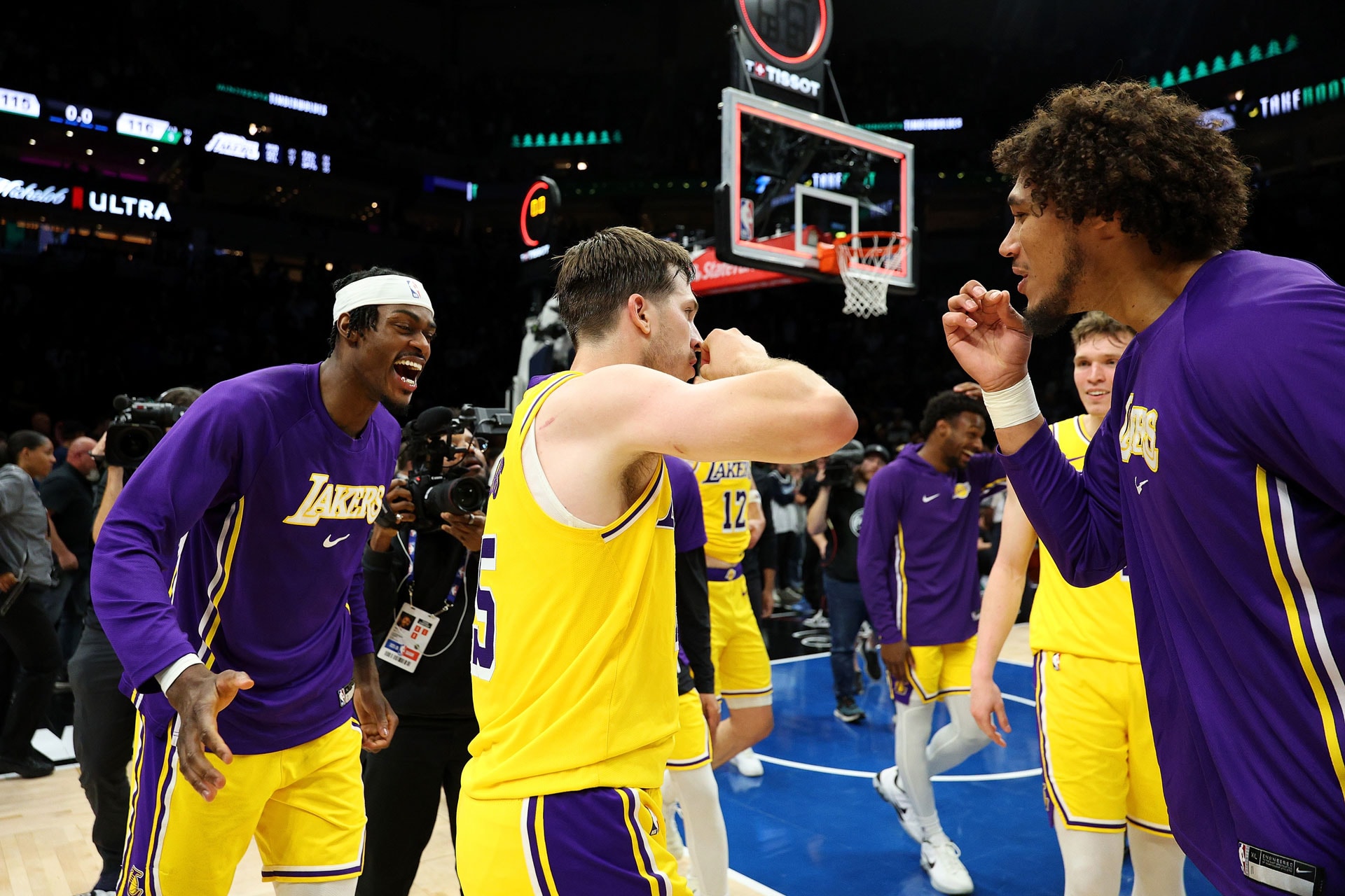 Austin Reaves da a los Lakers con plantilla corta otra razón para depender de él con canasta de último segundo ante Minnesota Timberwolves