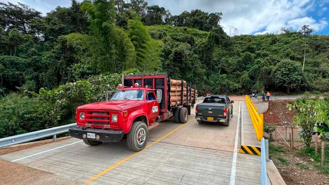 Puente Calima-Darién entra en servicio y conecta a más de 3.600 habitantes, con impacto en el desarrollo productivo del Valle del Cauca
