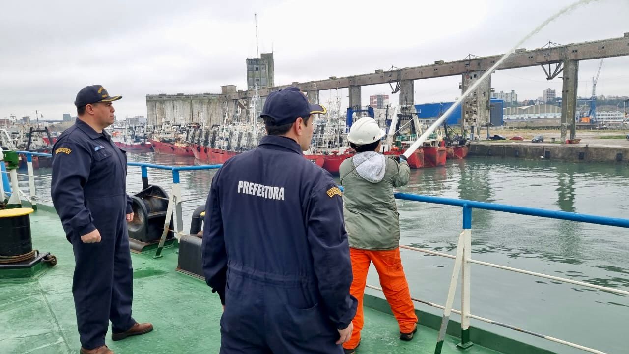 Mar del Plata: Prefectura Naval Argentina despliega acciones de inspección para garantizar navegación segura