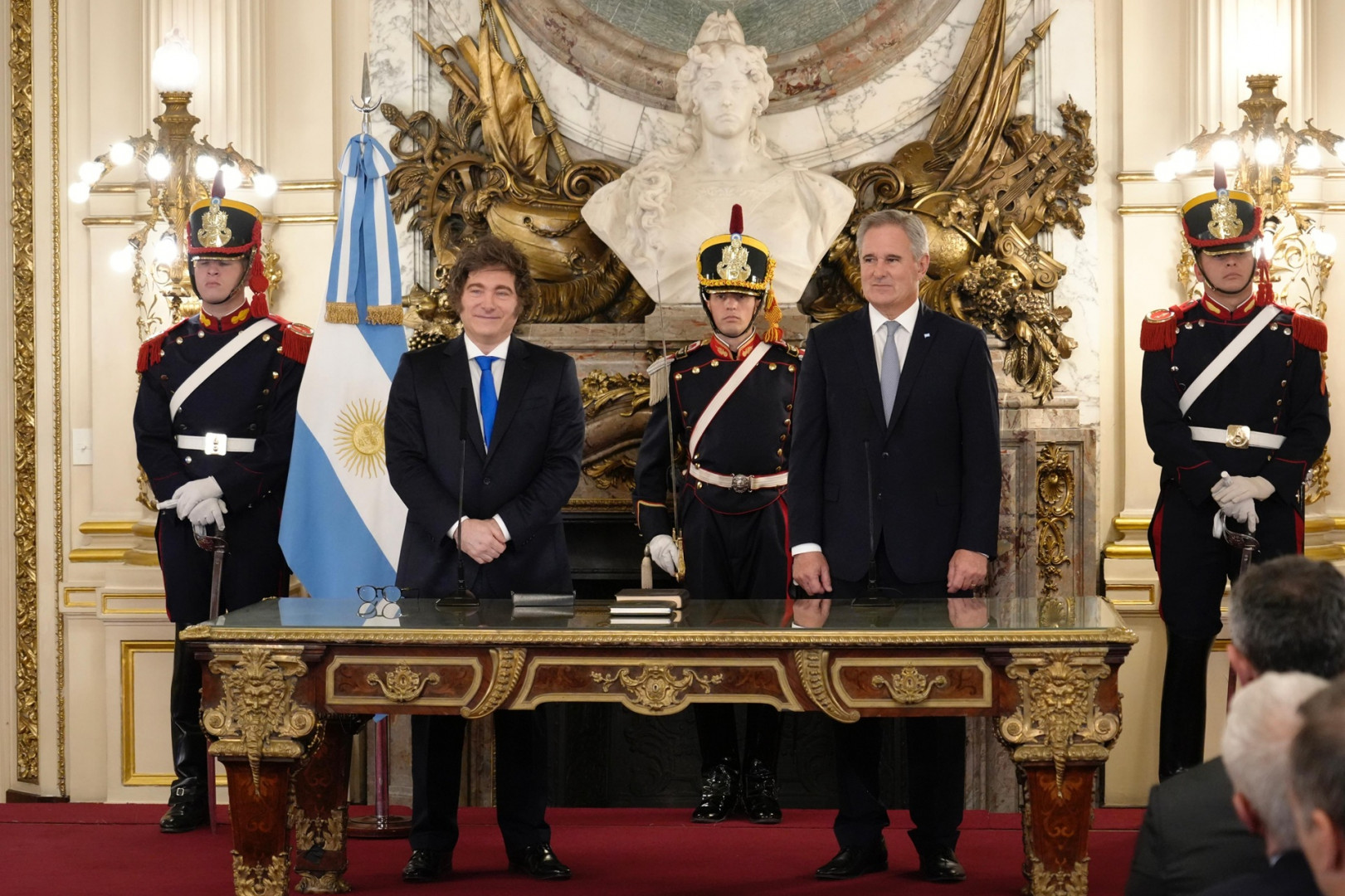 Milei toma juramento al canciller Pablo Quirno