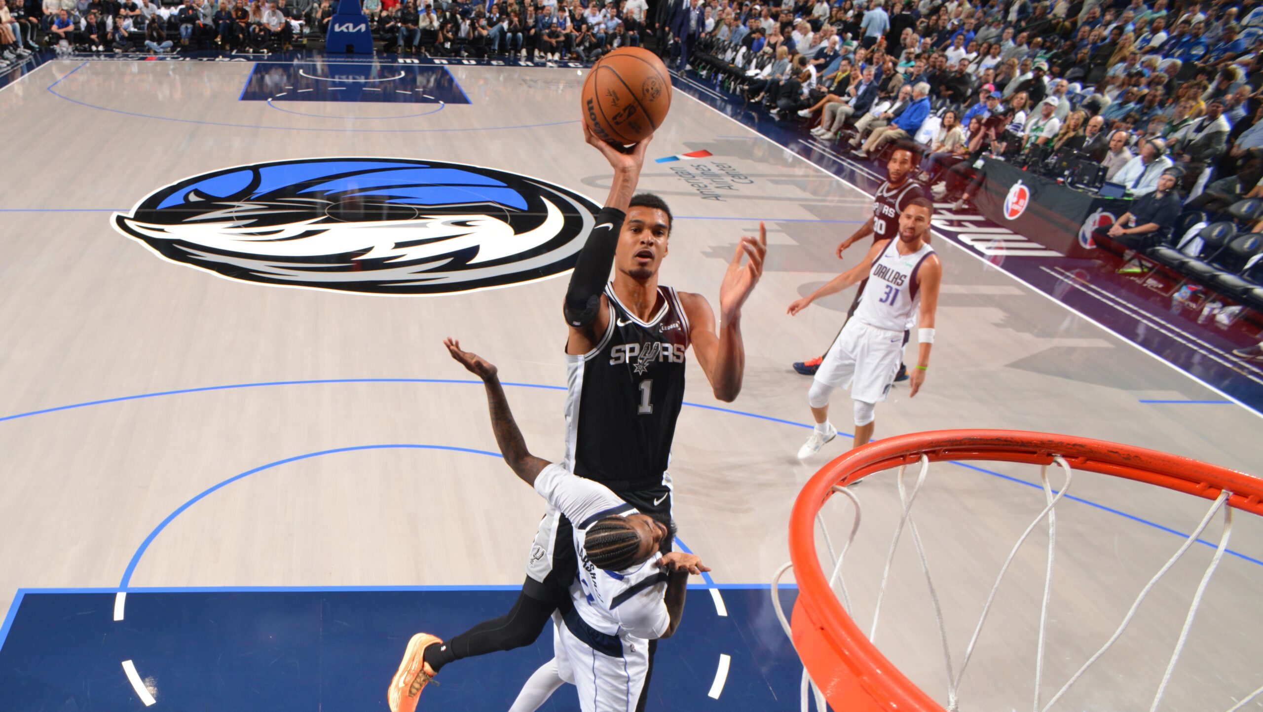 Mavericks vencen a Spurs: cuatro puntos clave tras el debut de Victor Wembanyama que condicionó el estreno de Cooper Flagg