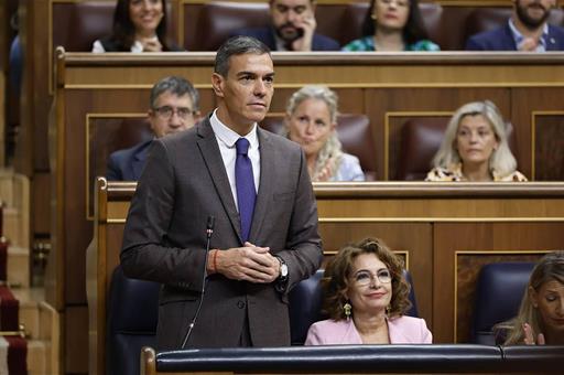 La Moncloa anuncia la publicación en noviembre del catálogo de símbolos franquistas para su retirada.