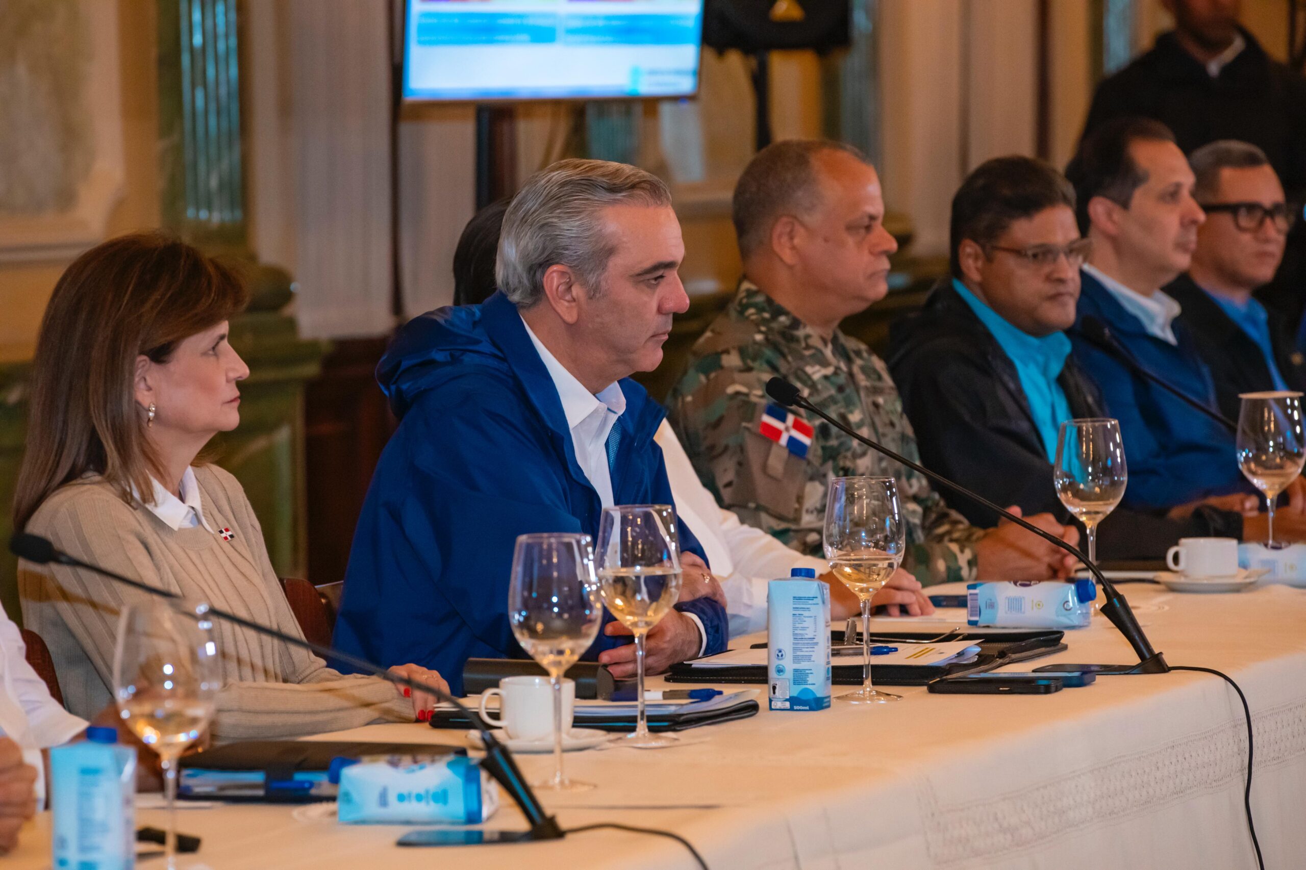 Abinader mantiene suspensión de labores y docencia este jueves en el Gran Santo Domingo y provincias en alerta roja, según comunicado oficial