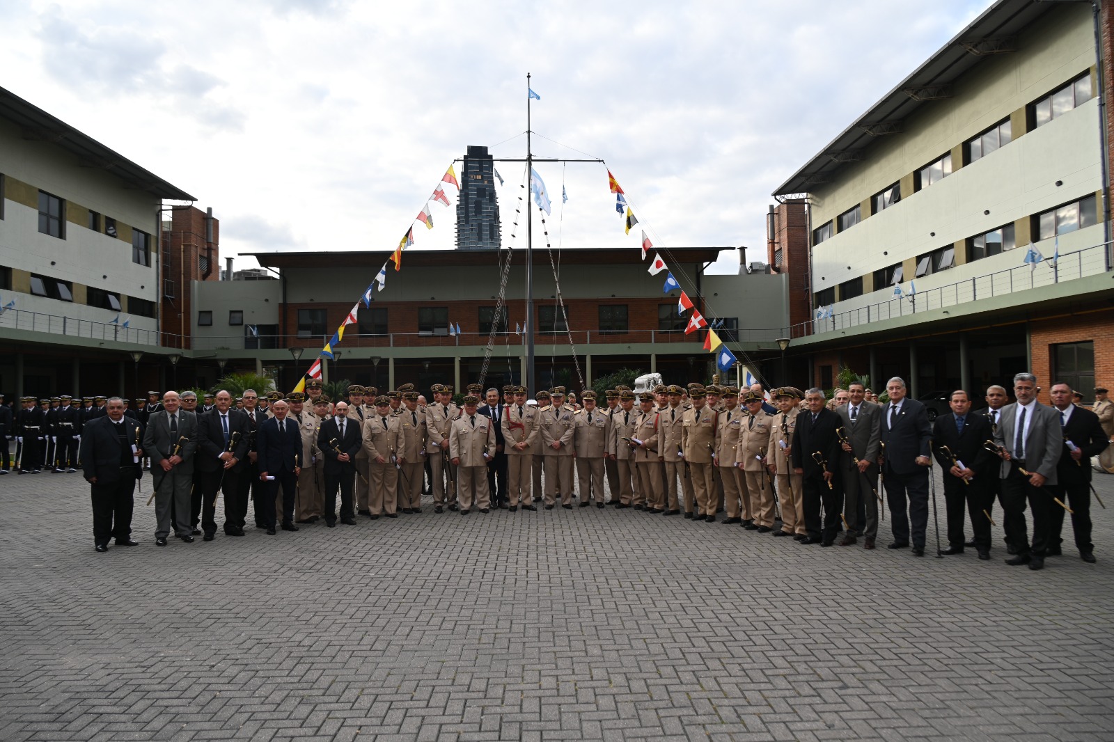 Prefectura Naval Argentina conmemora 132º aniversario de las Anclas Cruzadas y entrega sables a Suboficiales Superiores
