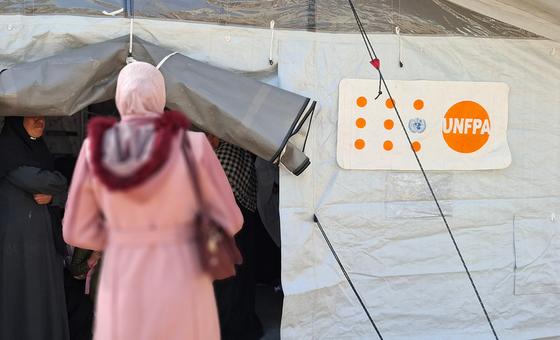 Gaza: mujer afirma haber dado a luz sola a su bebé por necesidad