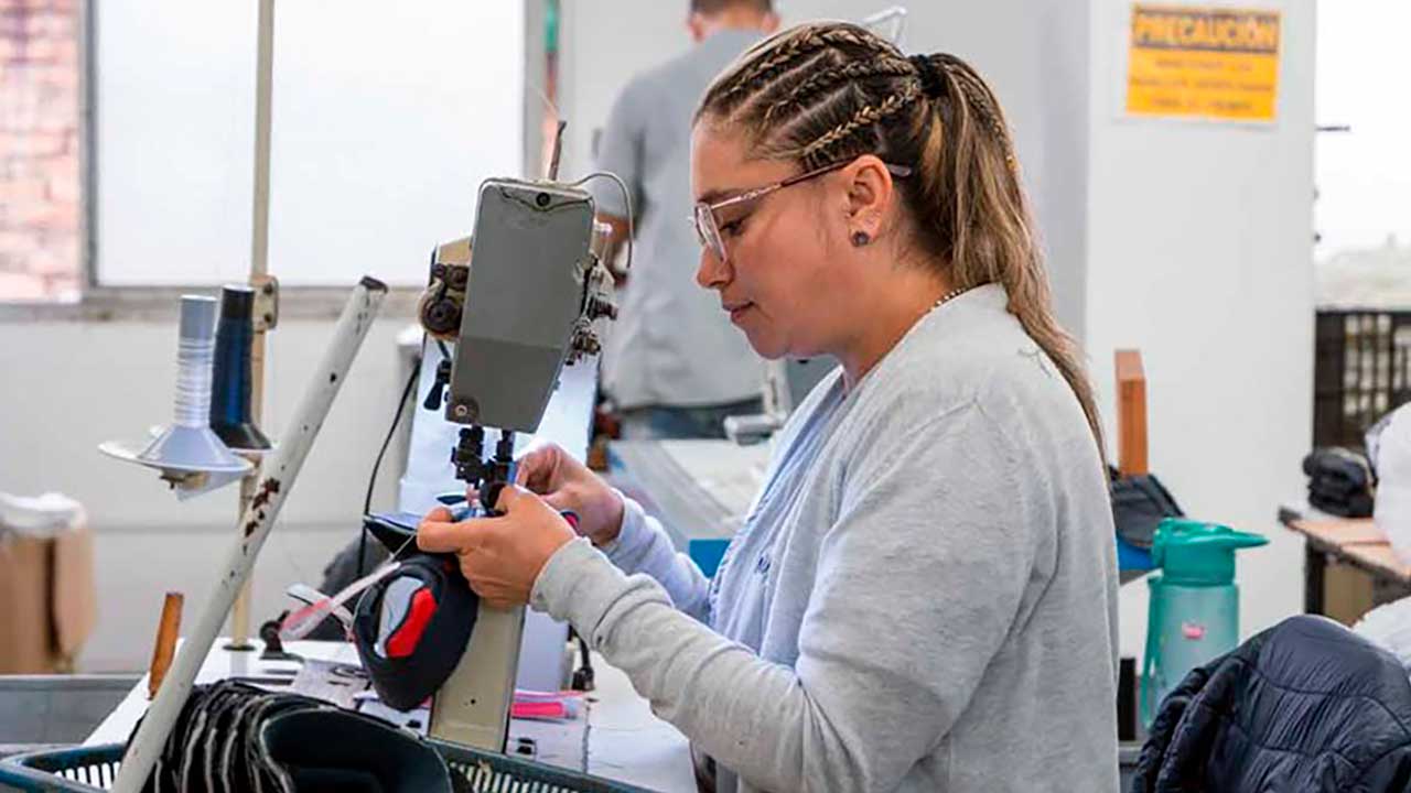 Mincomercio prepara tres decretos para proteger la industria textil y avanzar en la reindustrialización, tras directriz del Presidente Petro