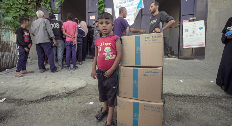 Gaza: casi un millón de personas reciben paquetes de alimentos mientras se producen nuevos ataques israelíes