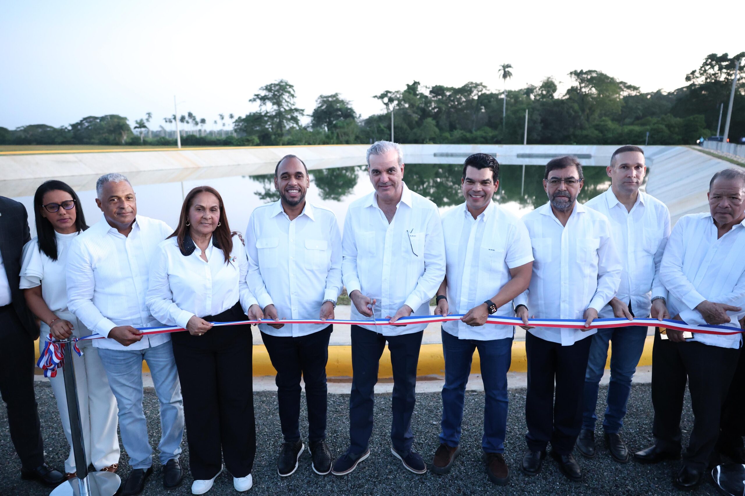 Abinader inaugura planta de tratamiento de aguas residuales en Pimentel, beneficiará a unos 15,000 habitantes