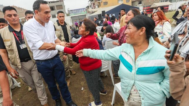 Presidente José Jerí garantiza ayuda humanitaria para damnificados por incendio en Pamplona Alta
